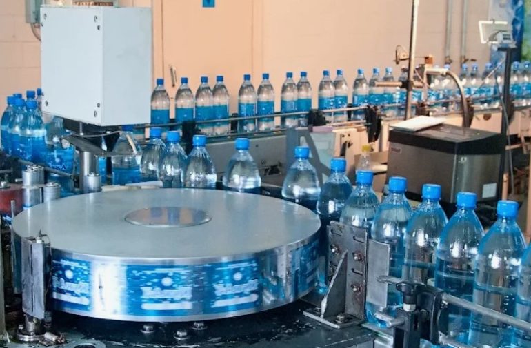 Почему выгодно покупать воду питьевую оптом для офиса и производства